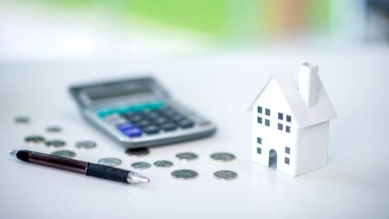 Is it a good idea to seal the deal on your new dream home if your old one is still on the market? Here's what you should know.